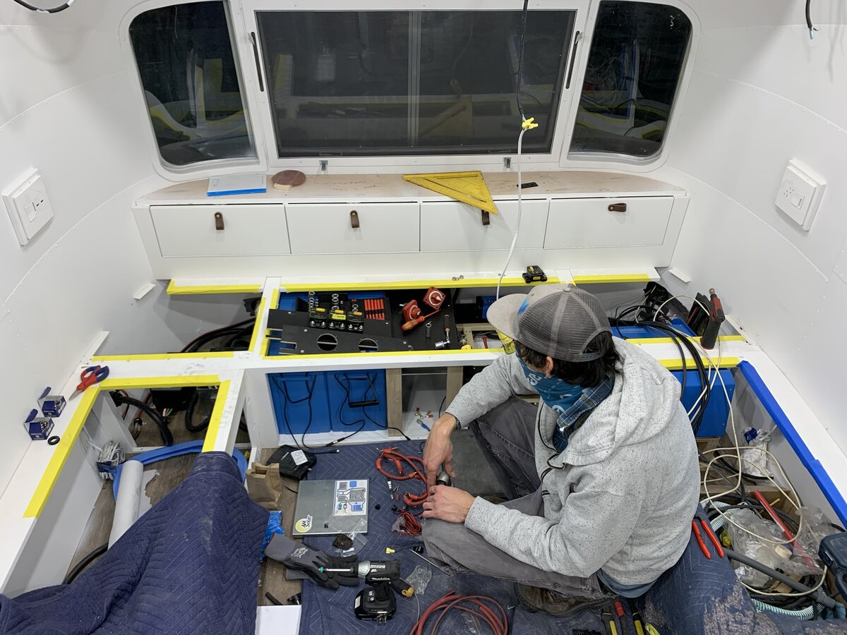The kitchen takes shape