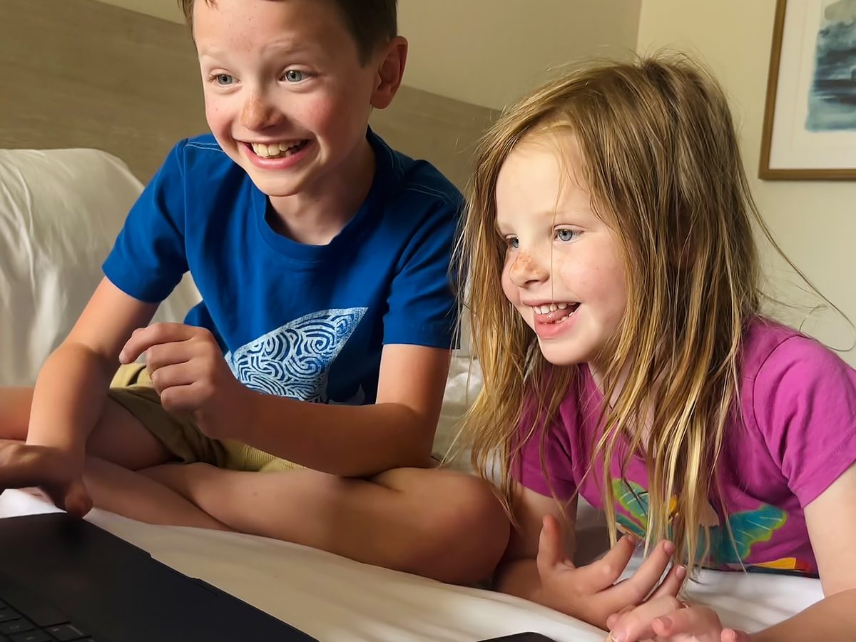 Calvin and Amelia laughing at a laptop